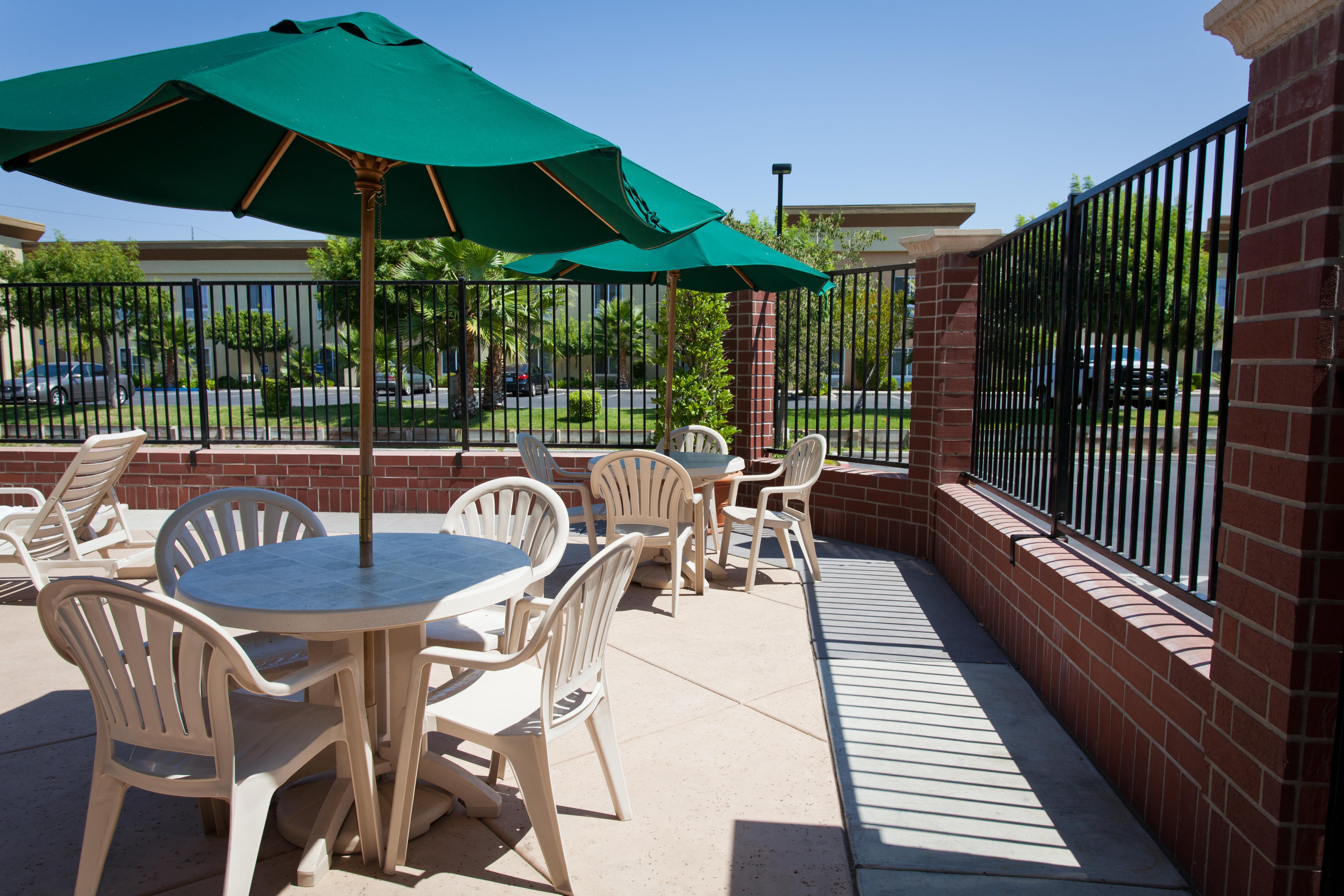 Holiday Inn Express & Suites Sacramento Ne Cal Expo, An Ihg Hotel Exterior photo