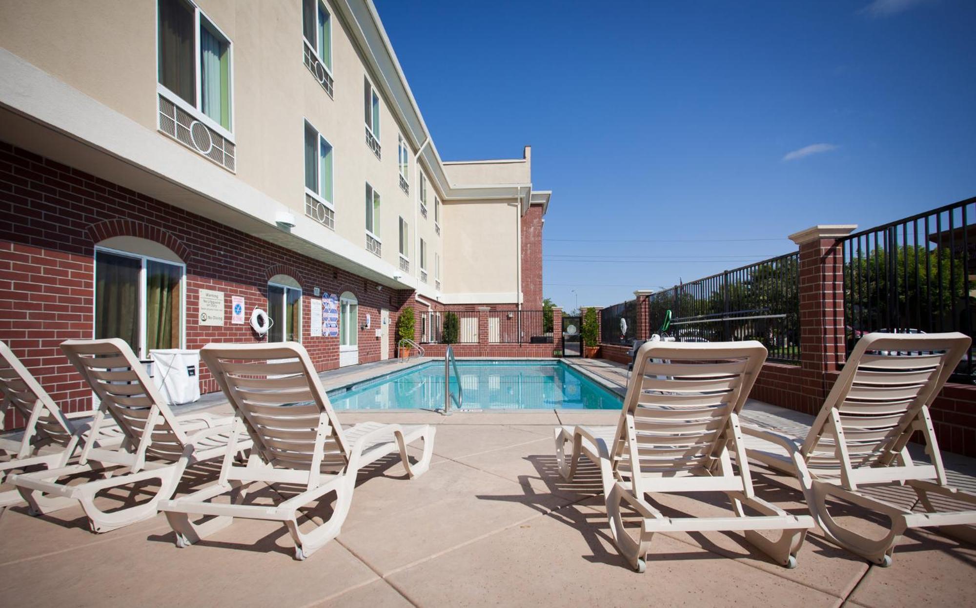 Holiday Inn Express & Suites Sacramento Ne Cal Expo, An Ihg Hotel Exterior photo